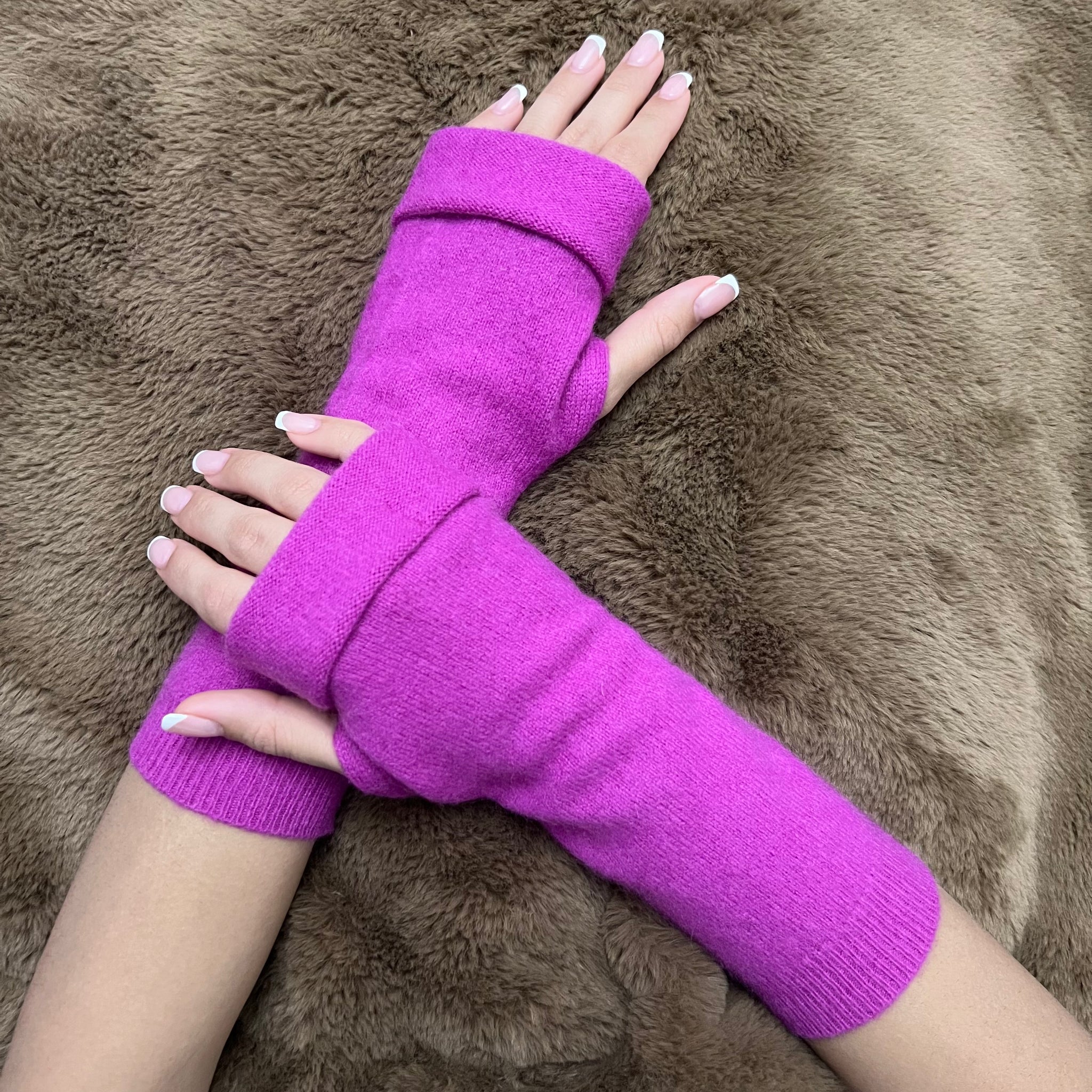 Cashmere Fingerless Gloves – The Cosy Bear